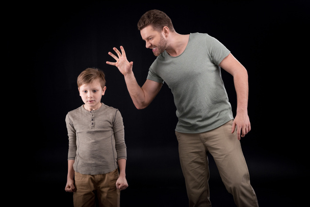 Padre e hijo teniendo conflicto
 - Foto, imagen