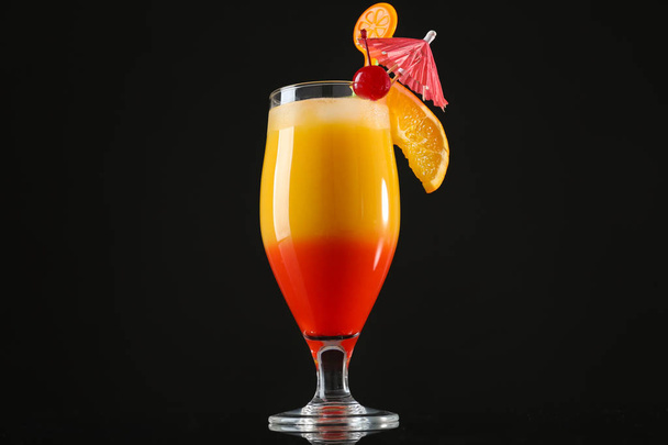 Tequila Sunrise cocktail - Фото, зображення