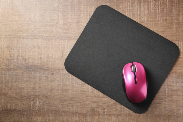 Modern wireless mouse and pad - Fotografie, Obrázek