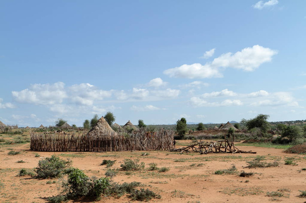 Tradiční slaměné chýše v údolí Omo Etiopie - Fotografie, Obrázek