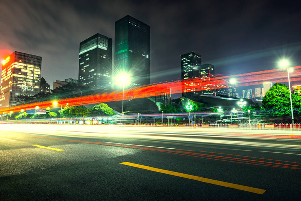 trafic urbain la nuit
 - Photo, image