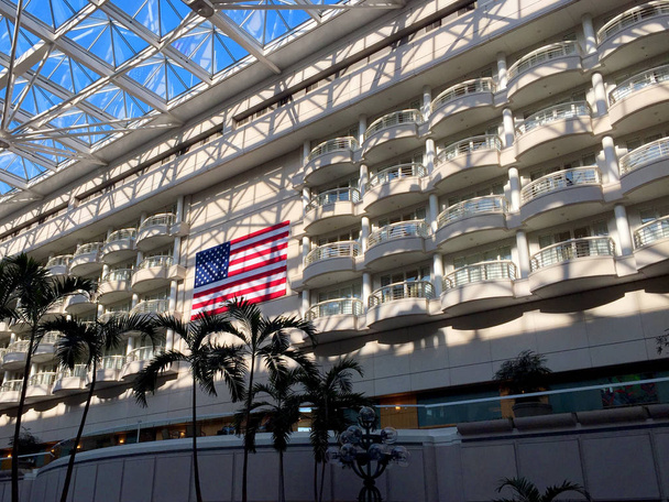 US-Flagge auf einem Flughafen - Foto, Bild
