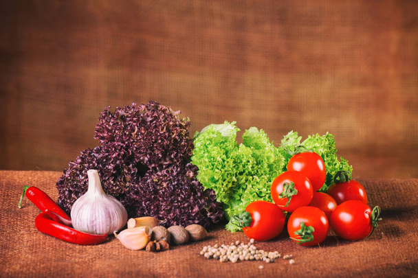 Légumes frais, aliments utiles et savoureux
. - Photo, image