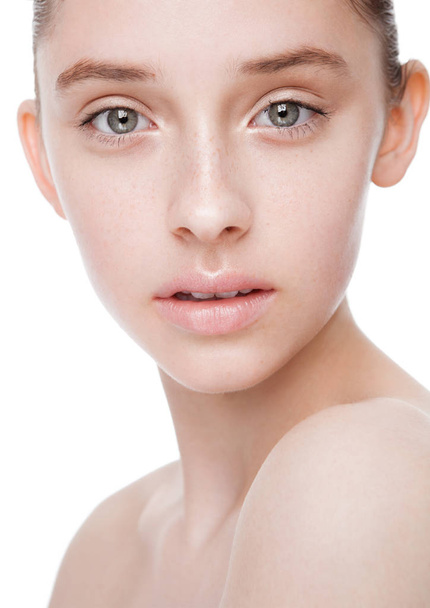 Beauty fashion model with natural makeup skin care - Foto, Imagen
