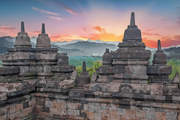 Borobudur tempel in Midden-Java in Indonesië. Deze beroemde Buddh - Foto, afbeelding