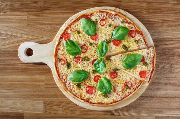 Pizza Margherita. Archivbild - Foto, Bild