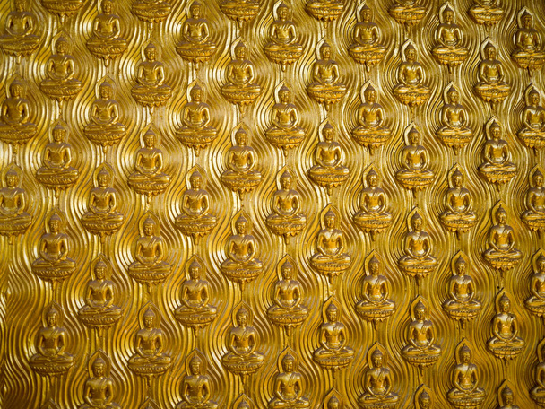 Χρυσού Βούδα σε φόντο τοίχο, - Φωτογραφία, εικόνα