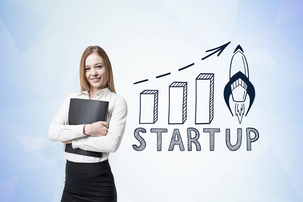 Woman with folder and start up graph - Foto, imagen