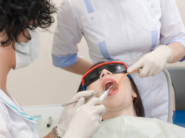 patiënt op ontvangst op de tandarts - Foto, afbeelding