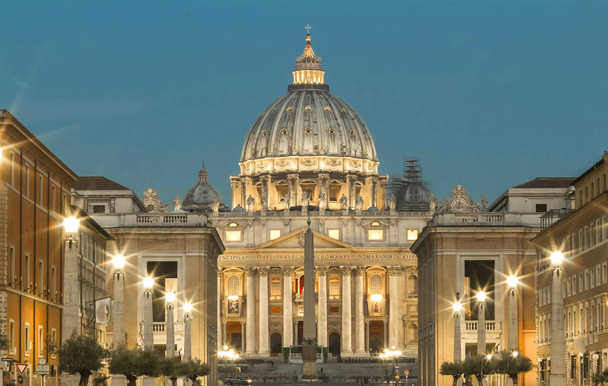 Saint Peter's Basilica geceleri. - Fotoğraf, Görsel