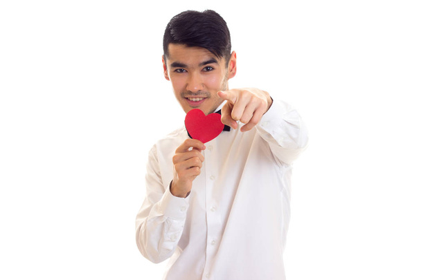 Młody człowiek trzyma odczytu serca - Zdjęcie, obraz