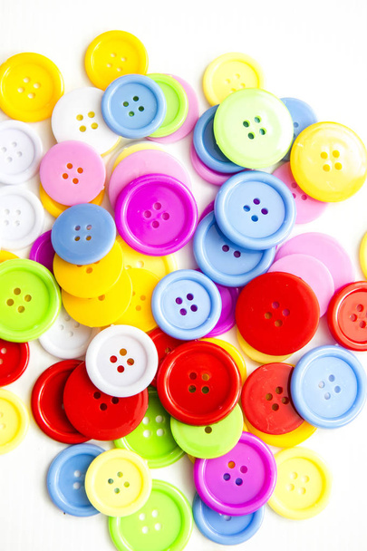 Яркие разноцветные кнопки, сочетание цветовой изоляции
  - Фото, изображение