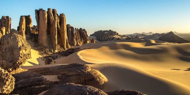 Západ slunce v kamenité poušti alžírský - to Hoggarských - Fotografie, Obrázek