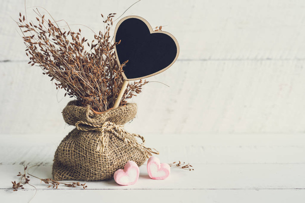 heart shape wooden sign with dried flower - Foto, Imagen