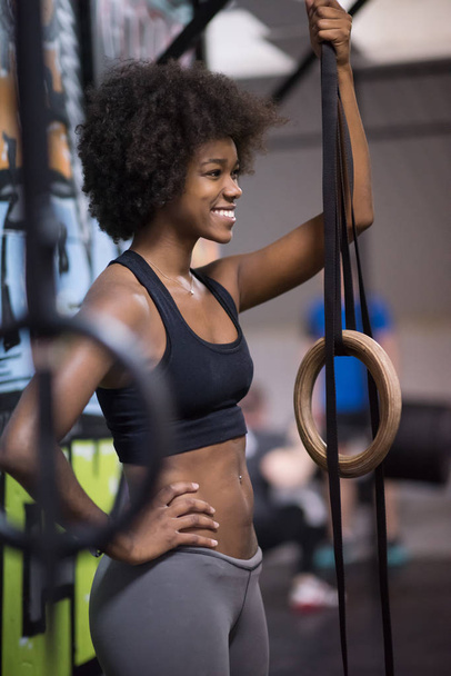  black woman after workout dipping exercise - Foto, Imagen
