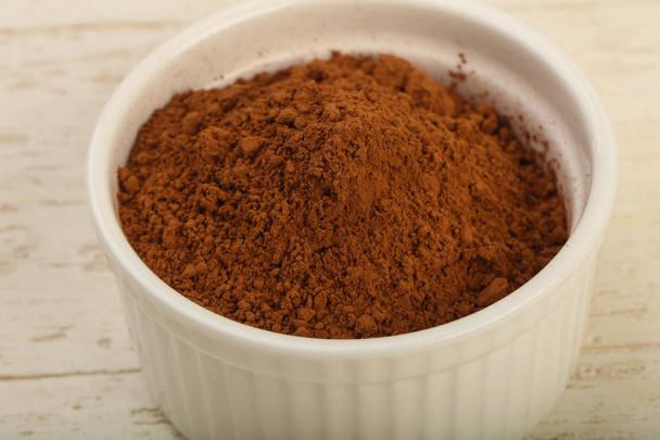Poudre de cacao dans le bol
 - Photo, image