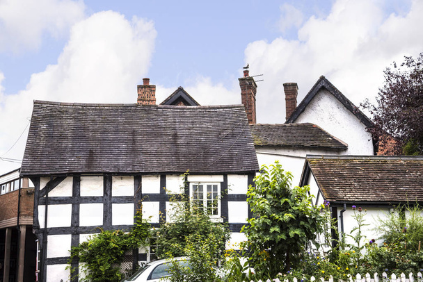 Половина века в живописном городке Сандбах на юге Англии
 - Фото, изображение