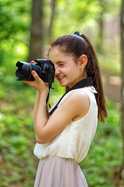 Young girl making a picture - Foto, Imagem
