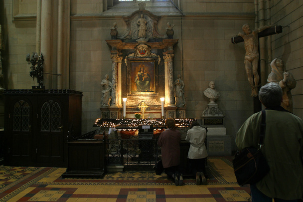 altaar in de kathedraal van zagreb - Foto, afbeelding