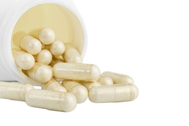 Glükozamin-kondroitin kapszulák, egészséges kiegészítő tabletták és fehér alapon izolált fehér tartály. - Fotó, kép