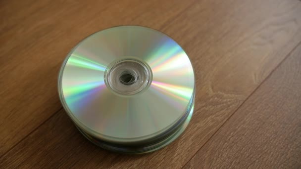 Nahaufnahme eines Stapels Compact Discs. - Filmmaterial, Video