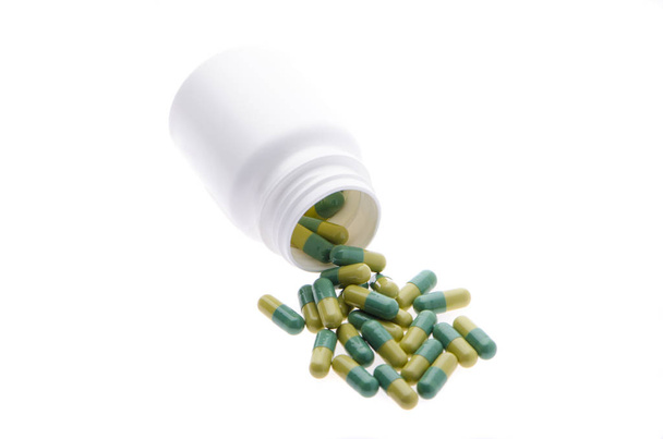 Contenedor con pastillas verdes
 - Foto, Imagen