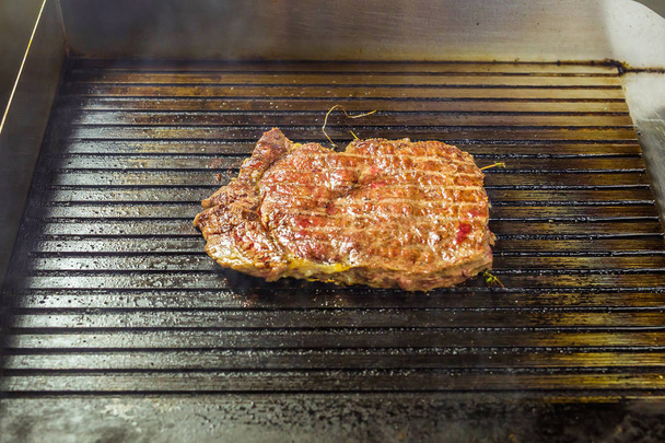closeup steak na grilu - Fotografie, Obrázek
