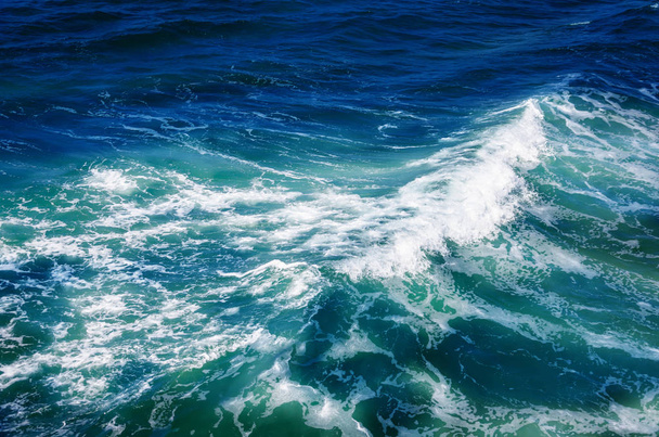 Agua del océano ondulada
 - Foto, imagen