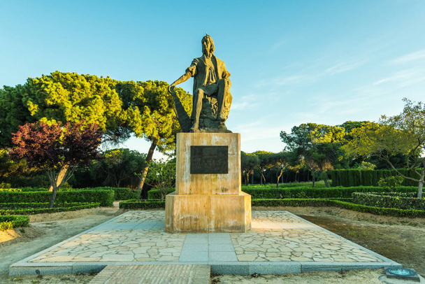 Monumento a la estatua de Cristóbal Colón o Colomb en La Rábida, Huel
 - Foto, Imagen