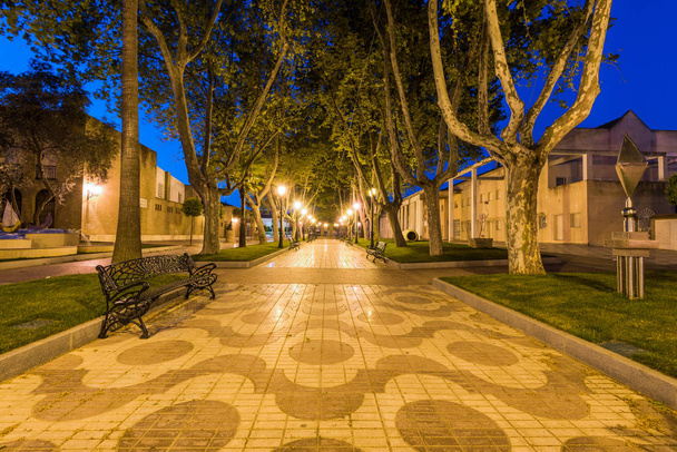 Πάρκο στο Palos Ντε Λα Φροντέρα, Ισπανία. Πόλη ανακάλυψη Αμερικής. - Φωτογραφία, εικόνα