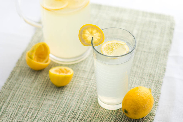 Bebida fresca de verano de limonada
. - Foto, imagen