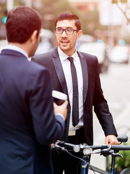 Young businessmen with a bike - Fotó, kép