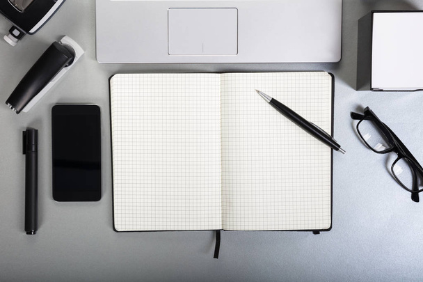 Checkered Notebook With Pen - Fotografie, Obrázek