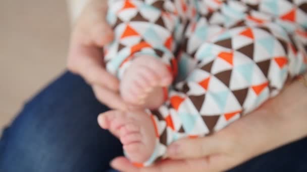 Baby feet in mother hands. Mom and her Child concept - Footage, Video