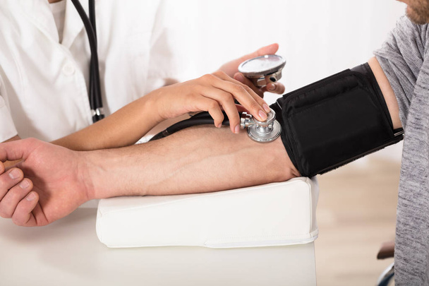  doctor measuring blood pressure - Фото, изображение