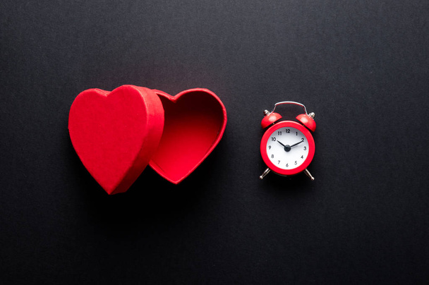 red heart box - Фото, изображение