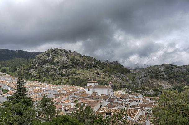 Fehér falvak a Cádiz tartományban, Grazalema, Andalúzia - Fotó, kép