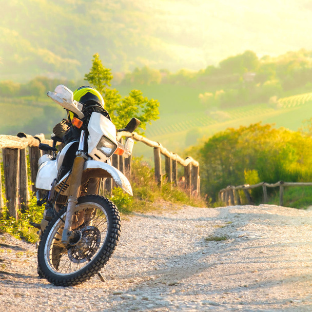 motocross motocicleta sunset trail
  - Foto, Imagen