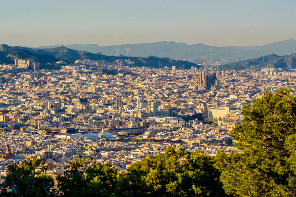 Barcelona városkép naplementekor  - Fotó, kép