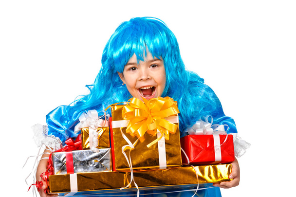 Красива дівчина, одягнена як Мальвіни з багатьох подарункові коробки - Фото, зображення
