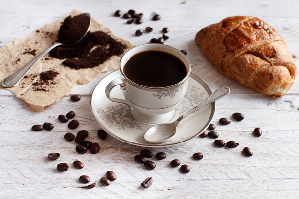 кофе с круассаном
 - Фото, изображение