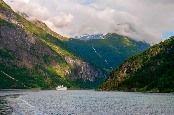Geiranger Fjord, Noruega
 - Foto, imagen