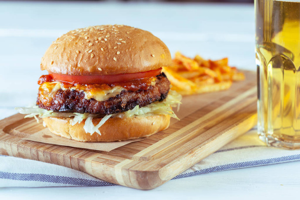 appetizing hamburger on table  - Foto, immagini