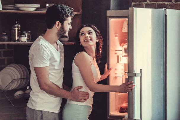 Couple in the kitchen - Foto, Imagem