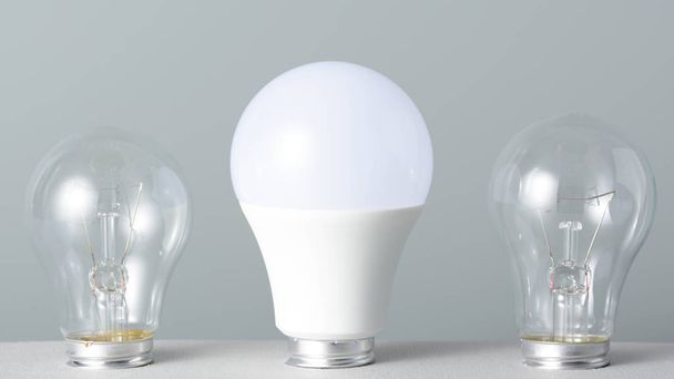 Led ランプと白熱電球 - 写真・画像