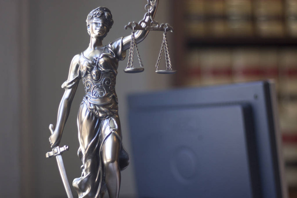 Cabinet d'avocats statue juridique Themis
 - Photo, image