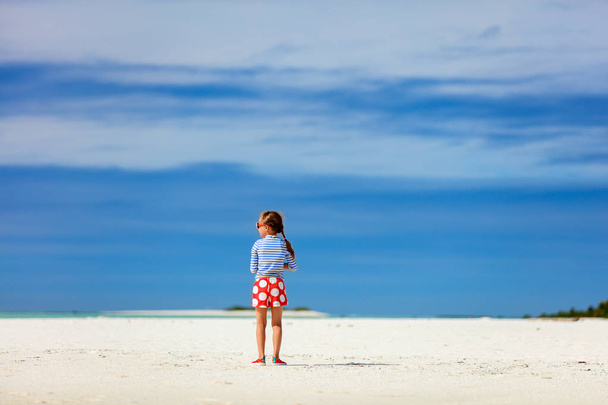 Little girl on vacation - Φωτογραφία, εικόνα