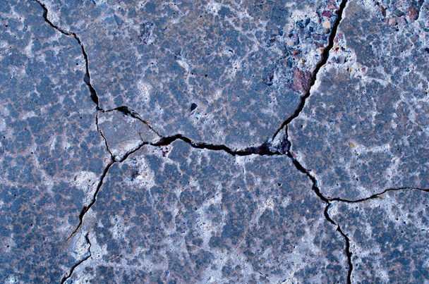 kırık ve yıpranmış beton yüzey  - Fotoğraf, Görsel