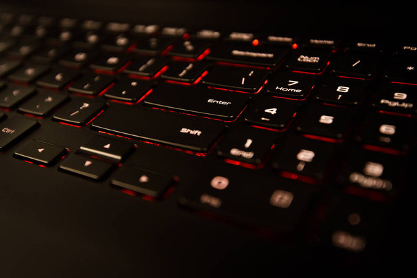 Черная клавиатура
  - Фото, изображение