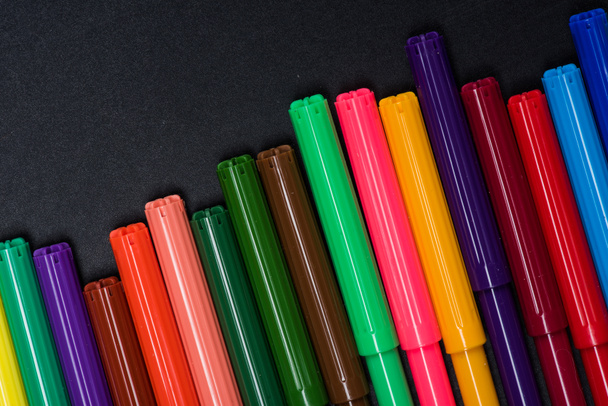 canetas coloridas de feltro
  - Foto, Imagem